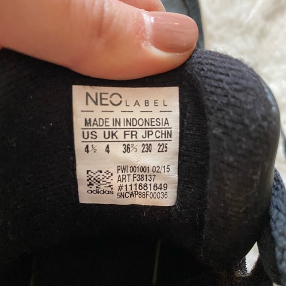 Adidas high tops - Picture 3 of 3